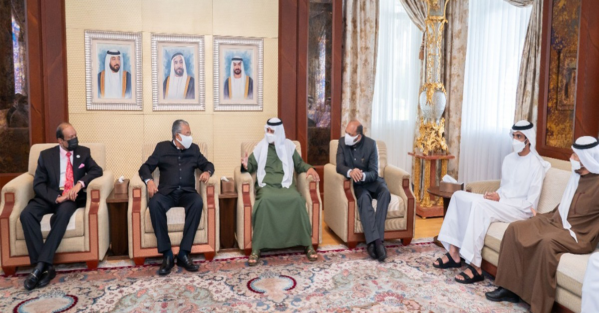 മുഖ്യമന്ത്രിക്ക് അബുദാബിയിൽ ഊഷ്മള സ്വീകരണം