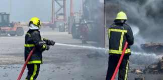 സലാല തുറമുഖത്ത് കണ്ടെയ്നറിന് തീപിടിച്ചു