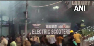 മസ്കറ്റിൽ എയർ ഇന്ത്യ എക്സ്പ്രസ് വിമാനത്തിൽ നിന്ന് പുക : 14 പേർക്ക് പരിക്ക്