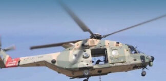 ഒമാനിലെ റോയൽ എയർഫോഴ്സ് വിദൂര ഗ്രാമത്തിലേക്ക് സാധനങ്ങൾ എത്തിക്കുന്നു