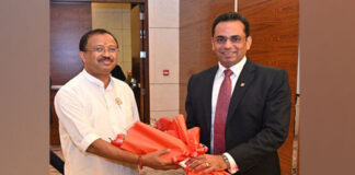 ഇന്ത്യ-ഒമാൻ ഉഭയകക്ഷി ബന്ധം മെച്ചപ്പെടുത്തുന്നതിനായി സഹമന്ത്രി മുരളീധരൻ മസ്കറ്റിലെത്തി