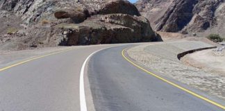 വാദി അൽ ഹവാസ്ന റോഡ് യാത്രക്കാർക്കായി വീണ്ടും തുറന്നു നൽകി