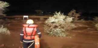 കനത്ത മഴ: വാഹനത്തിൽ കുടുങ്ങിയ ആളെ രക്ഷപ്പെടുത്തി