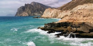 കടലിൽ പോകരുത്, ബീച്ചിന്റെ അരികിൽ നിൽക്കരുത്: റോയൽ ഒമാൻ പോലീസ്