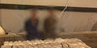 ഒമാനിലേക്ക് ക്രിസ്റ്റൽ മയ ക്കുമരുന്ന് കടത്താൻ ശ്രമിച്ച രണ്ട് പേർ അറസ്റ്റി ൽ