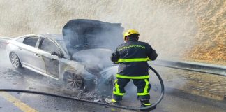 മസ്കറ്റിൽ വാഹനത്തിന് തീപിടിച്ചു