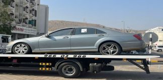 അൽ വാദി അൽ കബീർ ഇൻഡസ്ട്രിയൽ സിറ്റിയിൽ നിന്ന് ഉപേക്ഷിക്കപ്പെട്ട വാഹനങ്ങൾ നീക്കം ചെയ്യുന്നു