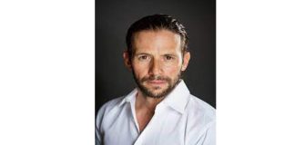 വിമാനാപകടത്തിൽ ഹോളിവുഡ് നടൻ ക്രിസ്റ്റ്യൻ ഒലിവറും 2 മക്കളും മരിച്ചു