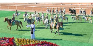കുതിരപ്പന്തയത്തിൽ കപ്പ് നേടി ‘ഫലാഹ്’