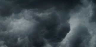 ഒമാൻ സുൽത്താനേറ്റിനെ ഇന്നും നാളെയും ന്യൂനമർദം ബാധിക്കുമെന്ന് കാലാവസ്ഥാ നിരീക്ഷണ കേന്ദ്രം