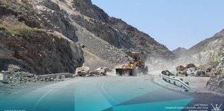 നോർത്ത് അൽ ബത്തിന ഗവർണറേറ്റിൽ പാറ വീണ് ഗതാഗതം തടസ്സപ്പെട്ടു