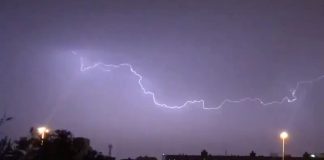 അറബിക്കടലിൽ ന്യൂനമർദം, ഓഗസ്റ്റ് 2 വരെ മുന്നറിയിപ്പ് ; ഒമാനിൽ പലയിടങ്ങളിലും ഇടിമിന്നലോടുകൂടിയ മഴയ്ക്ക് സാധ്യത