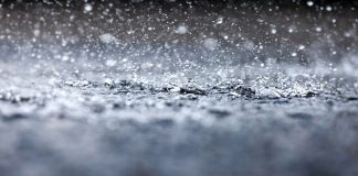 ശക്തമായ മഴ; ജോലിക്കാരുടെ സുരക്ഷ ഉറപ്പാക്കാൻ സ്ഥാപനങ്ങൾക്ക് നിർദേശം നൽകി ഒമാൻ