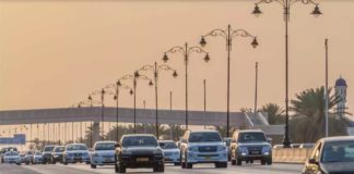 വാഹനമോടിക്കുമ്പോൾ മൊബൈൽ ഫോൺ ഉപയോഗിക്കുന്നവരെ കണ്ടെത്താൻ ഒമാനിലെ റോഡുകളിൽ എഐ ക്യാമറകൾ