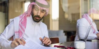 വാണിജ്യ സ്ഥാപനങ്ങളിൽ കുറഞ്ഞത് ഒരു സ്വദേശി പൗരനെയെങ്കിലും നിർബന്ധമായും നിയമിക്കണം; ഒമാൻ തൊഴിൽ മന്ത്രാലയം