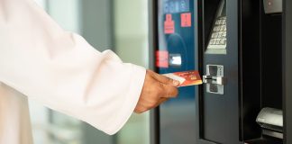 സലാല വിമാനത്താവളത്തിൽ ഡെബിറ്റ്, ക്രെഡിറ്റ് കാർഡുകൾ ഉപയോഗിച്ചും പാർക്കിങ് ഫീസ് അടയ്ക്കാം