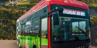 യാത്രക്കാർക്കിടയിൽ ഹിറ്റായി മുവാസലാത്തിന്റെ ഇലക്ട്രിക് ബസ് റൈഡ്