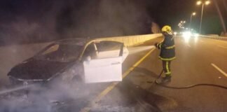 ഒമാനിൽ വാഹനത്തിന് തീപിടിച്ചു