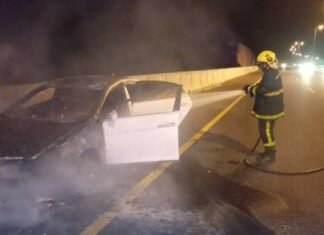 ഒമാനിൽ വാഹനത്തിന് തീപിടിച്ചു